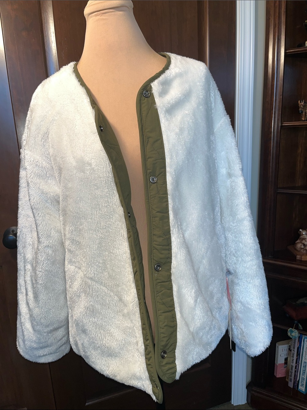 entro Reversible Olive Quilted Snap-Front Puffer Jacket